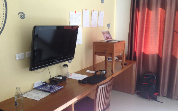 stand-up-desk-chiang-mai-spartantraveler